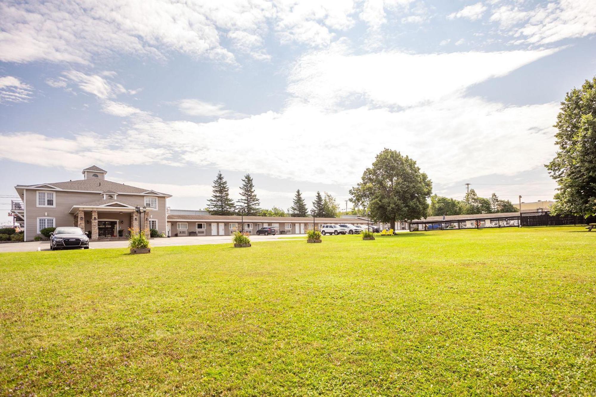 Canadas Best Value Inn & Suites-Charlottetown Exterior foto
