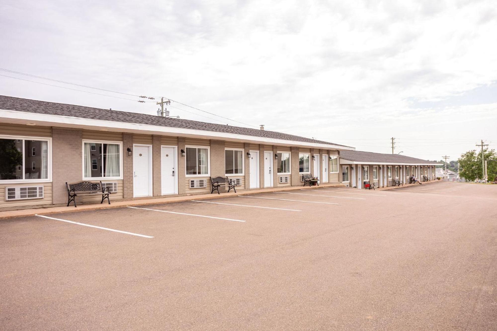 Canadas Best Value Inn & Suites-Charlottetown Exterior foto
