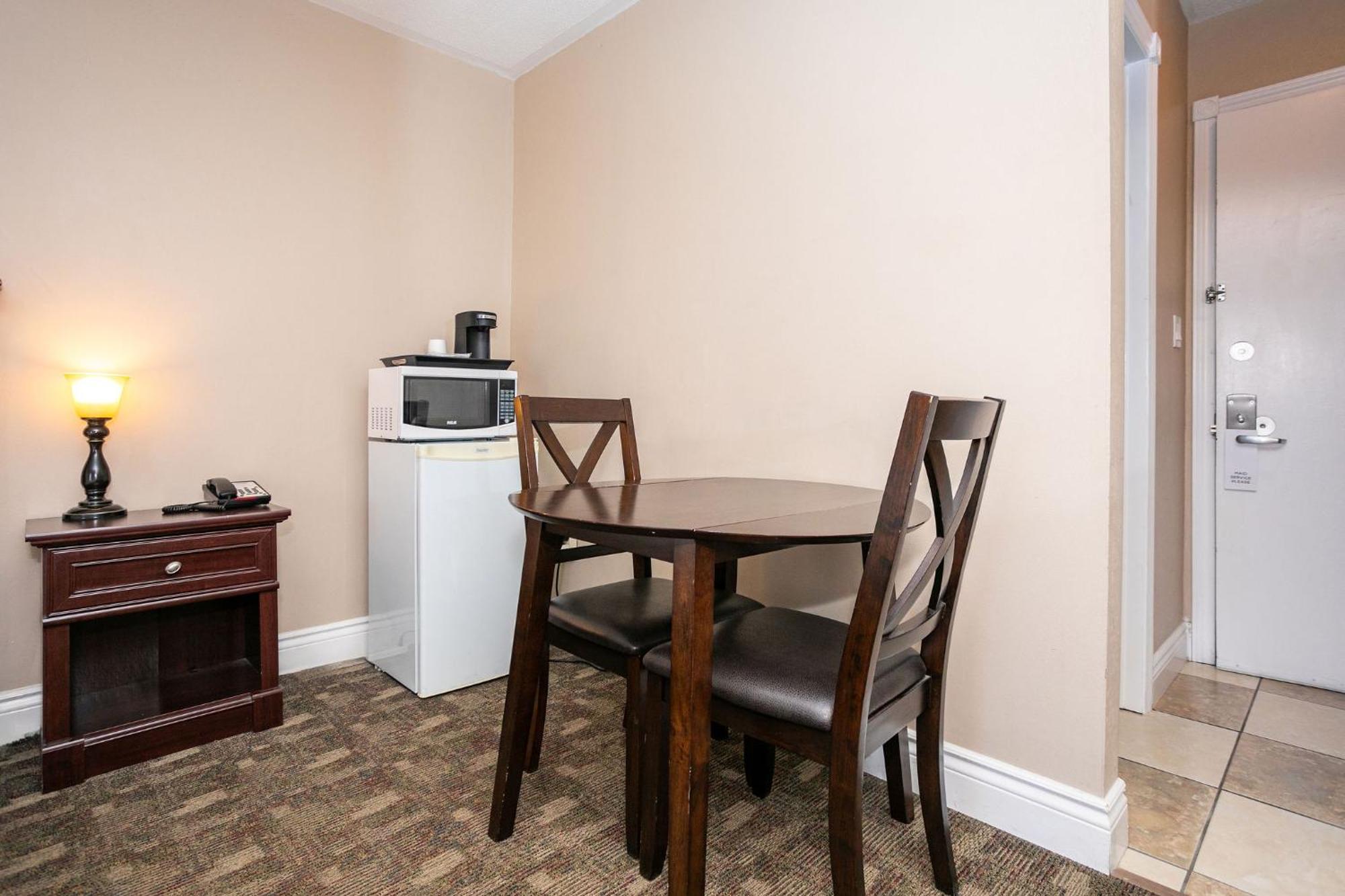 Canadas Best Value Inn & Suites-Charlottetown Exterior foto