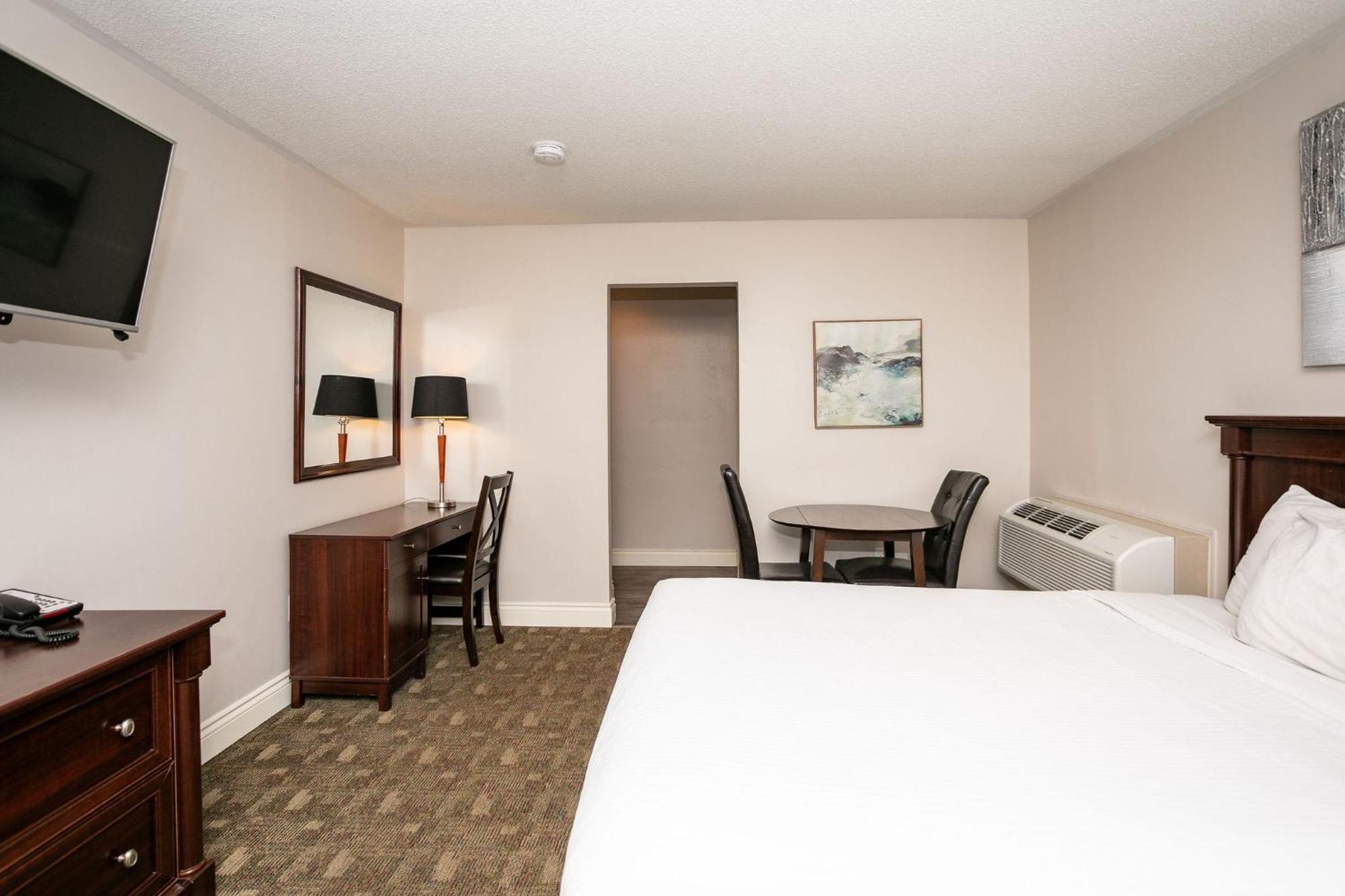 Canadas Best Value Inn & Suites-Charlottetown Exterior foto